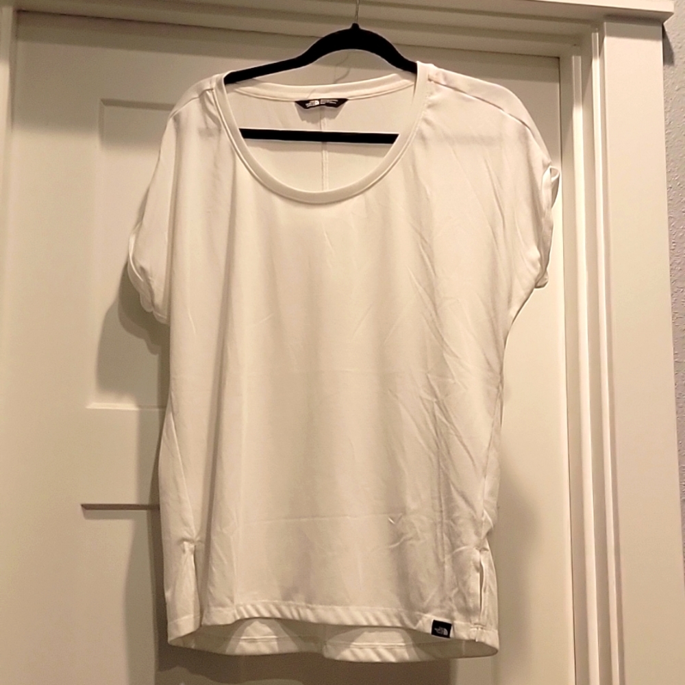 NWOT Northface tee